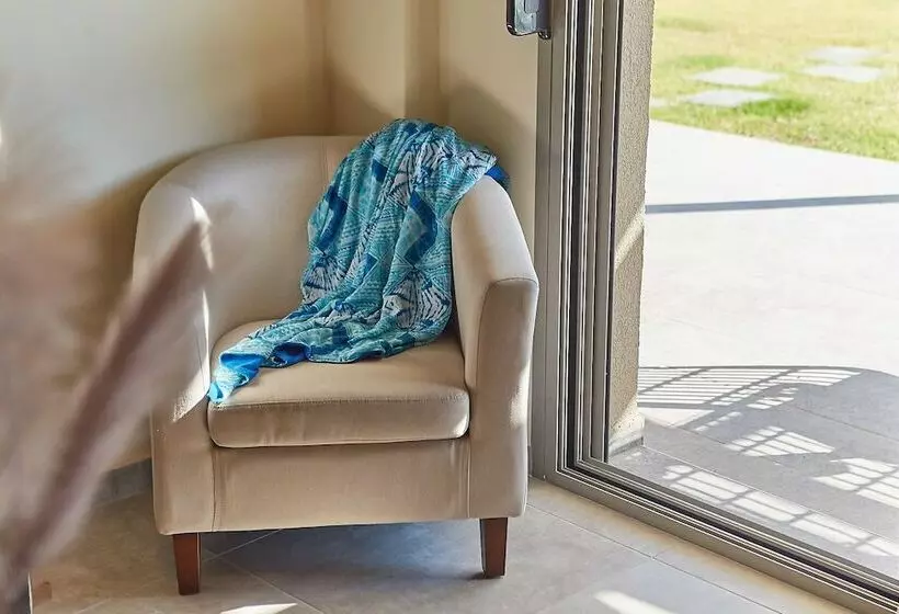 Flamingo View Suites