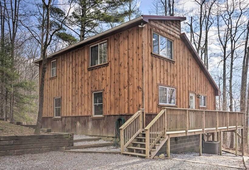Hendersonville Cabin W/ Hot Tub, Views & Fire Pit!