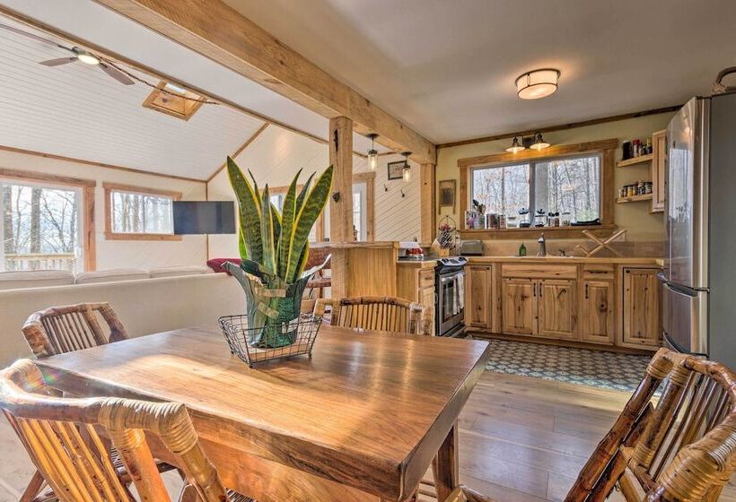 Hendersonville Cabin W/ Hot Tub, Views & Fire Pit!