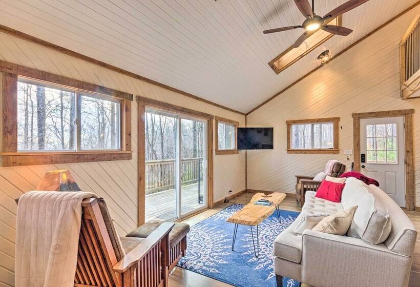 Hendersonville Cabin W/ Hot Tub, Views & Fire Pit!