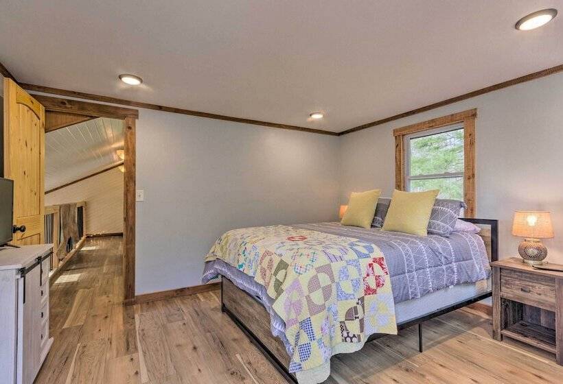 Hendersonville Cabin W/ Hot Tub, Views & Fire Pit!