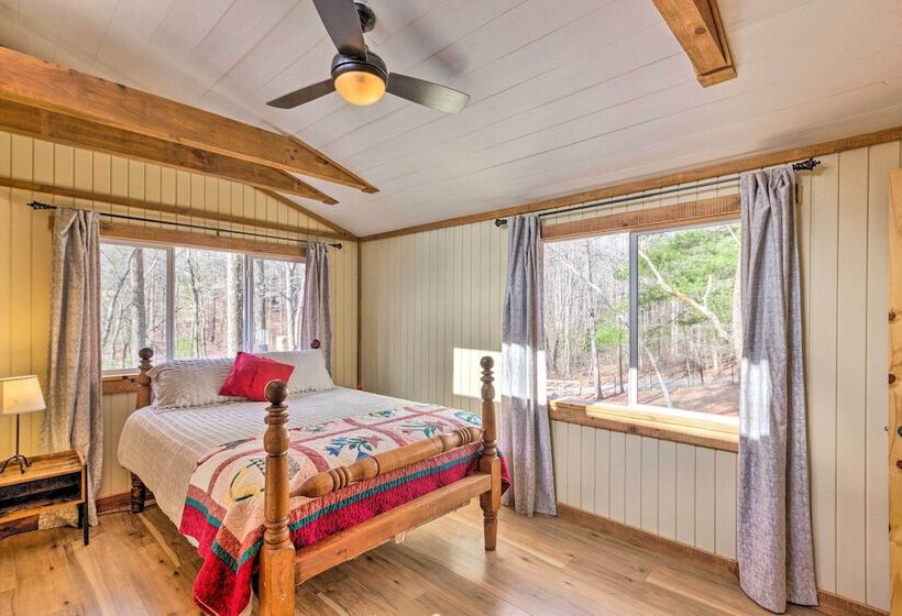 Hendersonville Cabin W/ Hot Tub, Views & Fire Pit!