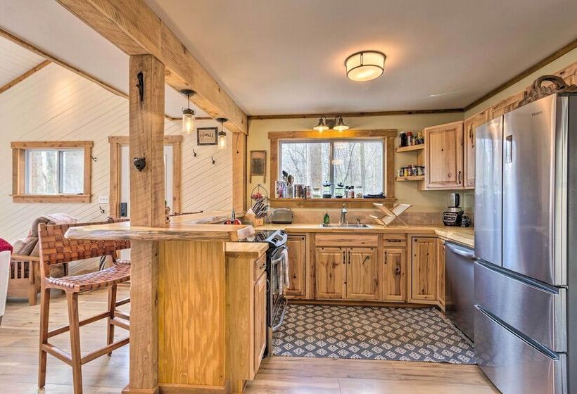 Hendersonville Cabin W/ Hot Tub, Views & Fire Pit!