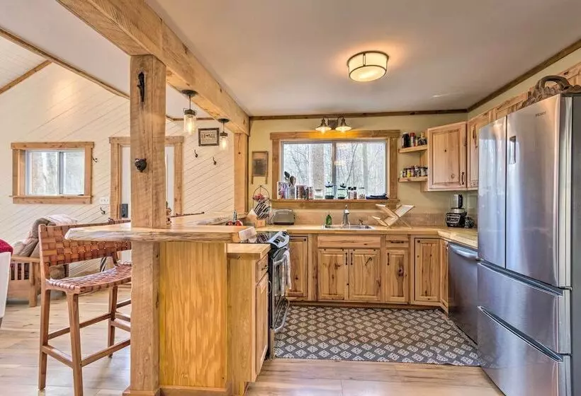 Hendersonville Cabin W/ Hot Tub, Views & Fire Pit!