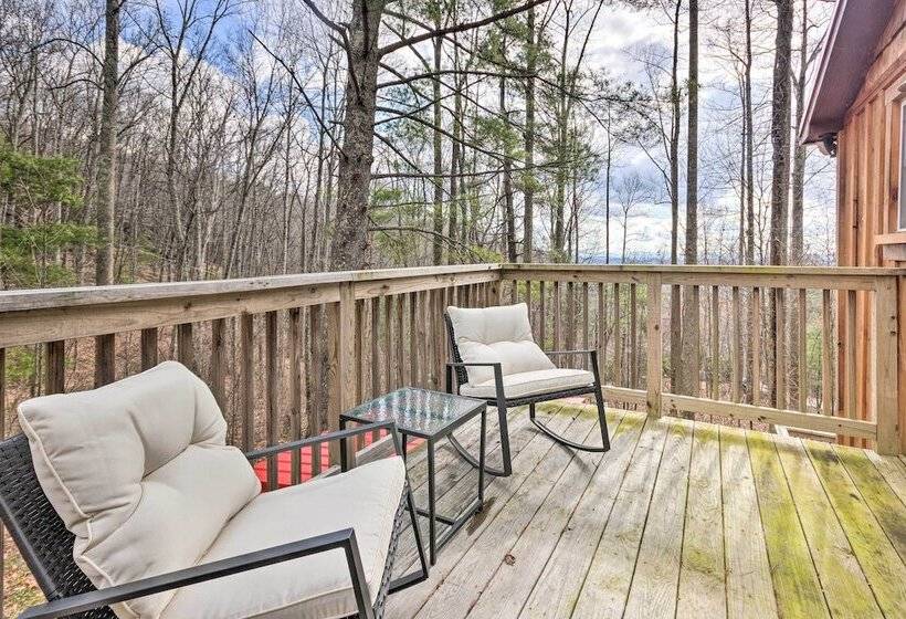 Hendersonville Cabin W/ Hot Tub, Views & Fire Pit!