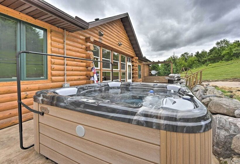 Hillside Hideaway W/ Hot Tub & Heated Patio!