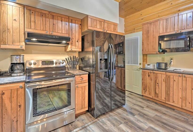 Hillside Hideaway W/ Hot Tub & Heated Patio!