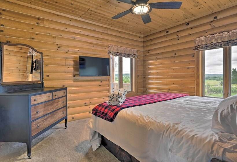 Hillside Hideaway W/ Hot Tub & Heated Patio!