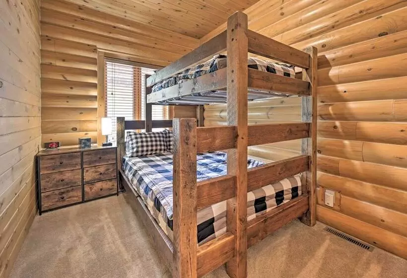 Hillside Hideaway W/ Hot Tub & Heated Patio!