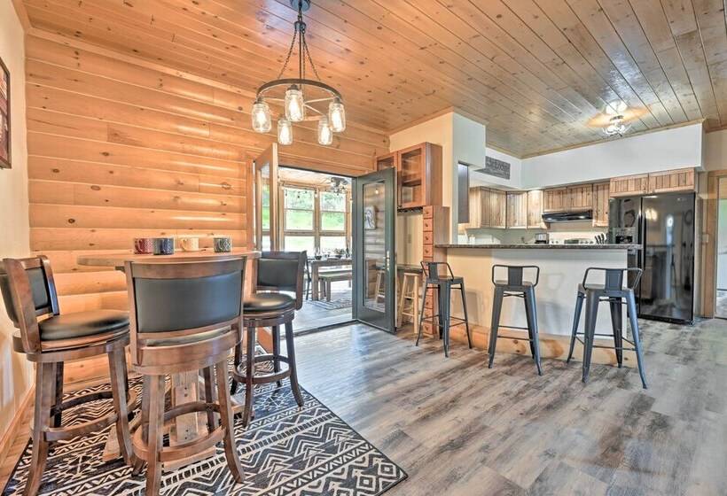 Hillside Hideaway W/ Hot Tub & Heated Patio!