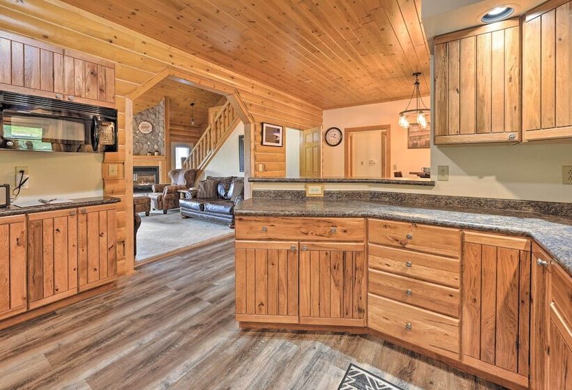 Hillside Hideaway W/ Hot Tub & Heated Patio!