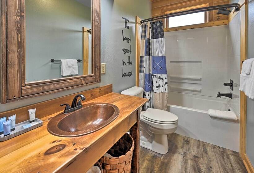 Hillside Hideaway W/ Hot Tub & Heated Patio!