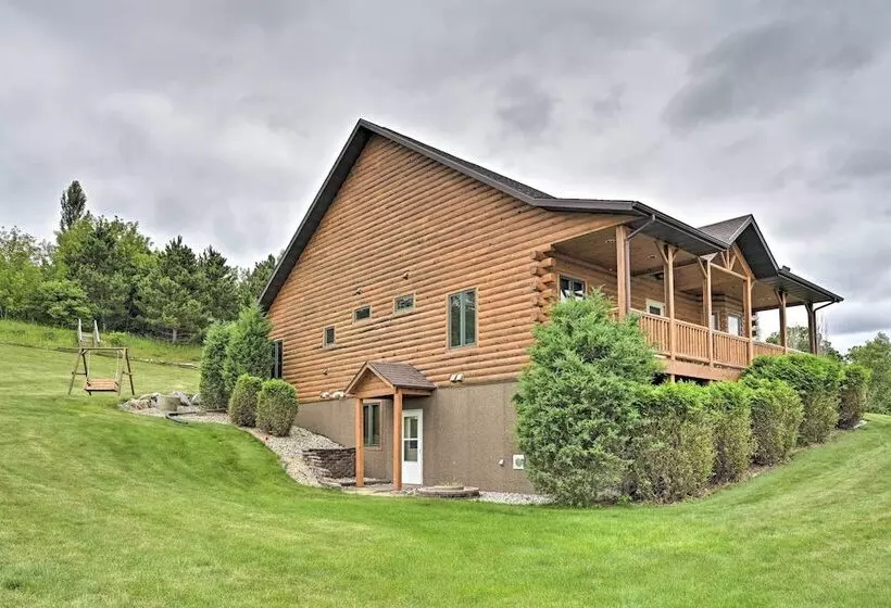 Hillside Hideaway W/ Hot Tub & Heated Patio!