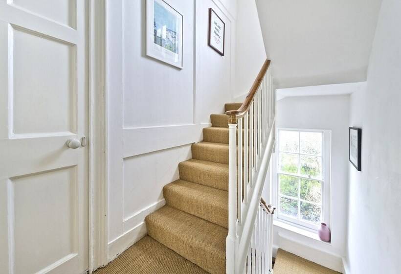 Historic Family Home Near Hampstead Heath By Underthedoormat