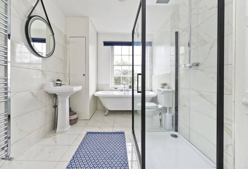 Historic Family Home Near Hampstead Heath By Underthedoormat