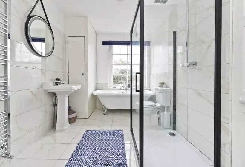 Historic Family Home Near Hampstead Heath By Underthedoormat