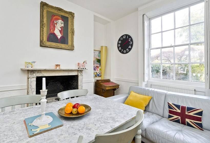 Historic Family Home Near Hampstead Heath By Underthedoormat