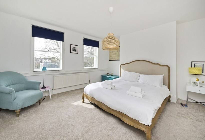 Historic Family Home Near Hampstead Heath By Underthedoormat