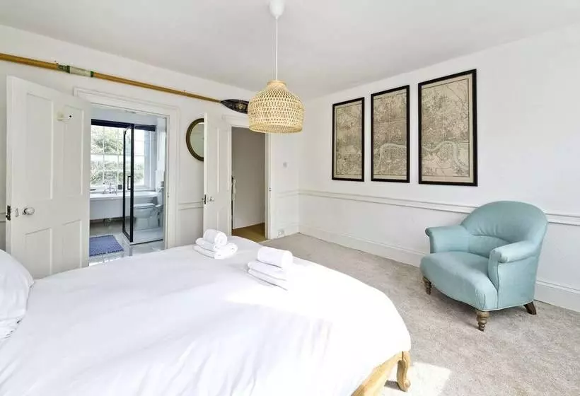 Historic Family Home Near Hampstead Heath By Underthedoormat