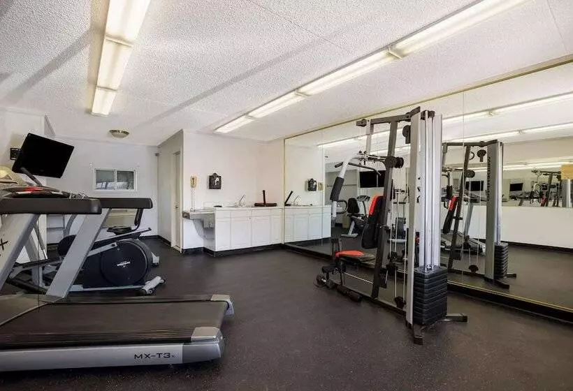 Hotelli Suburban Studios Millville