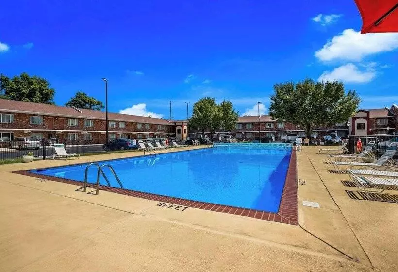 Hotelli Suburban Studios Millville