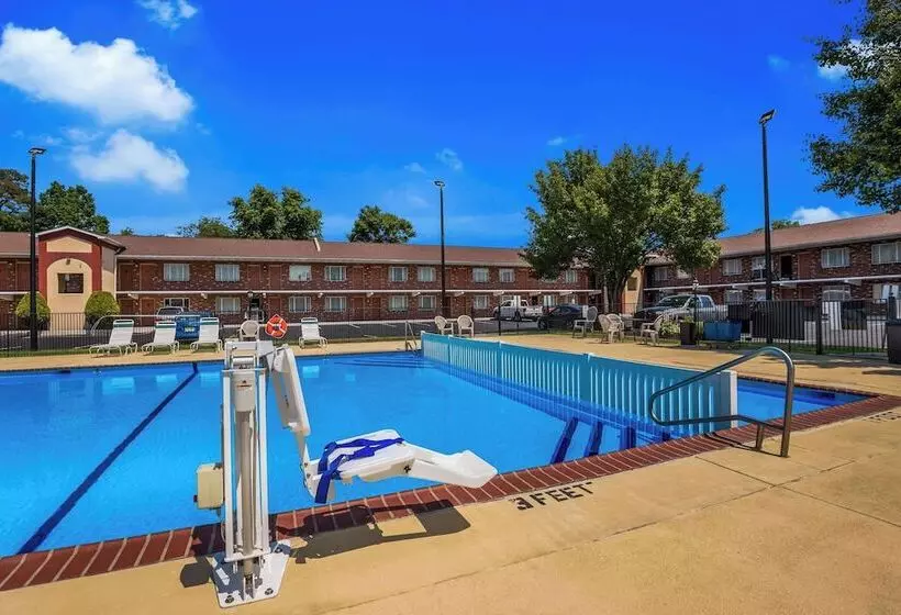 Hotelli Suburban Studios Millville