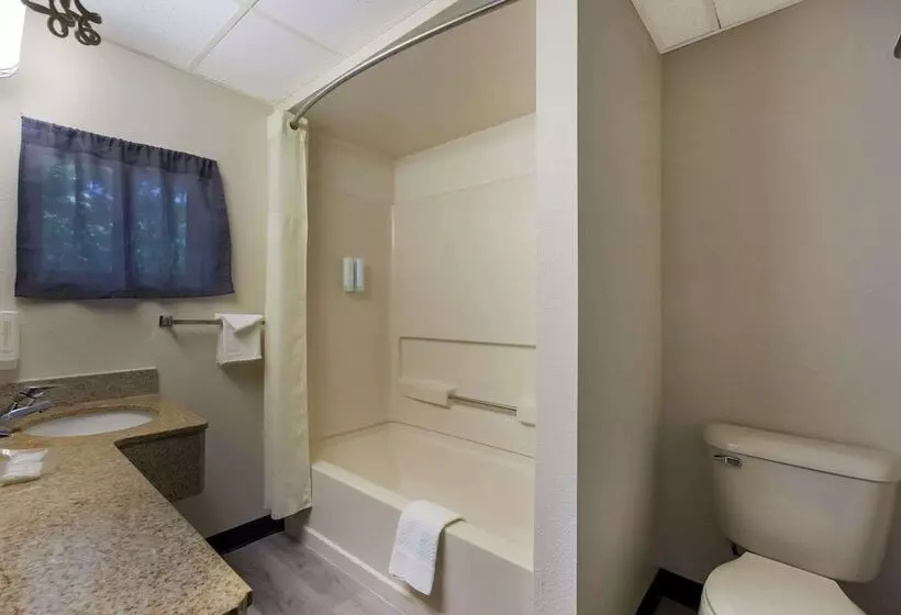 Hotelli Suburban Studios Millville