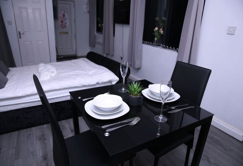 فندق The Lodge Oldham