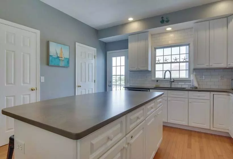 Bay View Retreat W/ 5 Balconies In Bethany Beach!