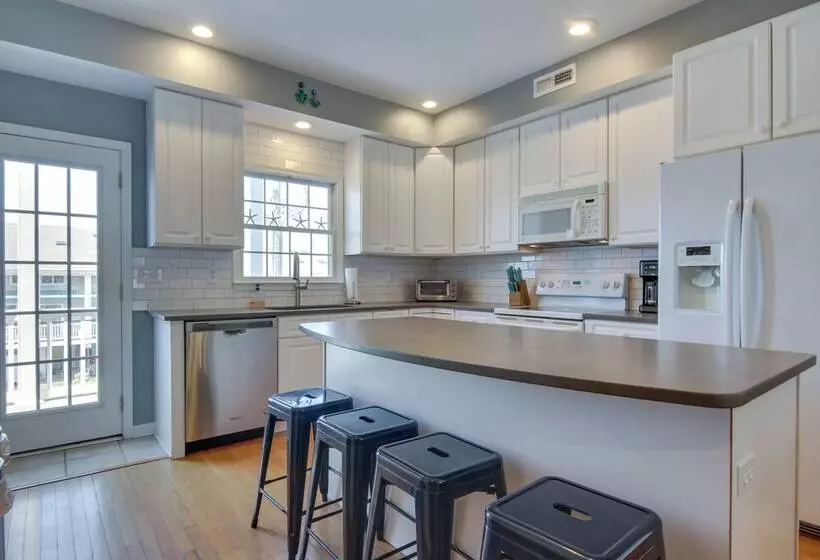 Bay View Retreat W/ 5 Balconies In Bethany Beach!