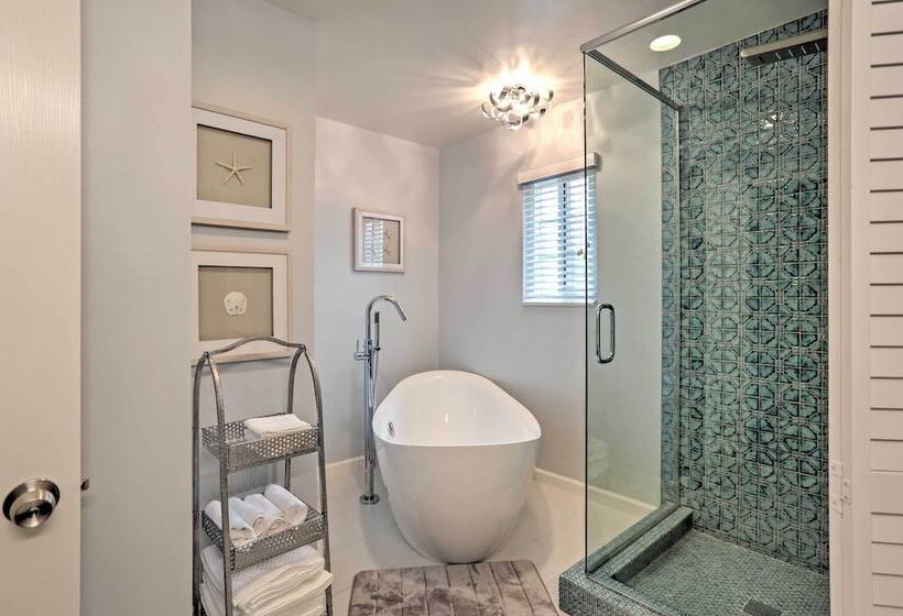 Spacious Oceanside Home: Patio & Grill, Near Beach