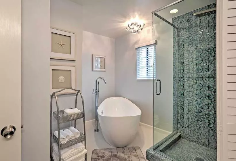 Spacious Oceanside Home: Patio & Grill, Near Beach