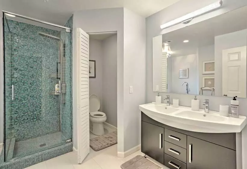 Spacious Oceanside Home: Patio & Grill, Near Beach