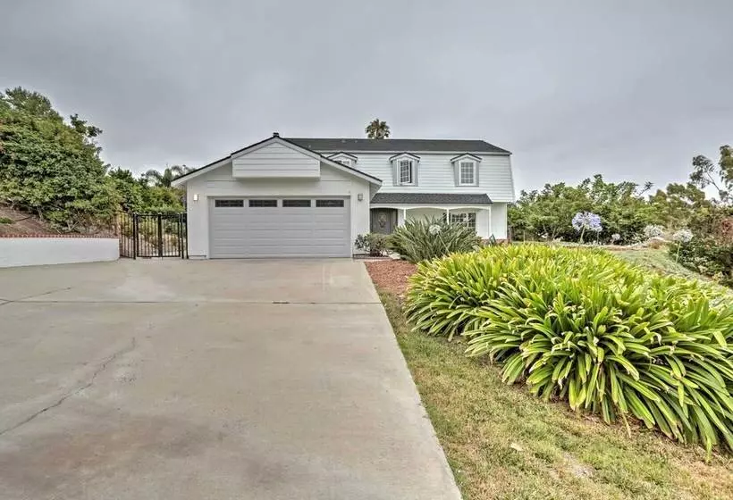 Spacious Oceanside Home: Patio & Grill, Near Beach