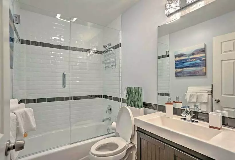 Spacious Oceanside Home: Patio & Grill, Near Beach