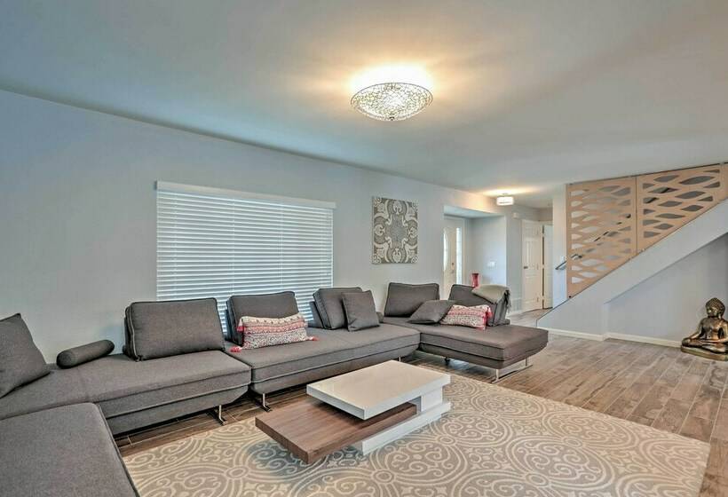 Spacious Oceanside Home: Patio & Grill, Near Beach