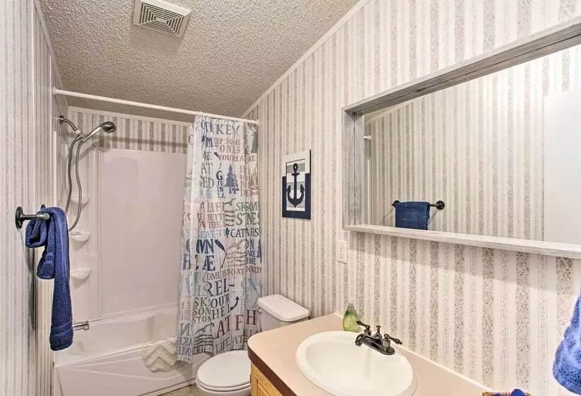 Lakefront Retreat W/ Dock, Bar Hut & Fireplace!