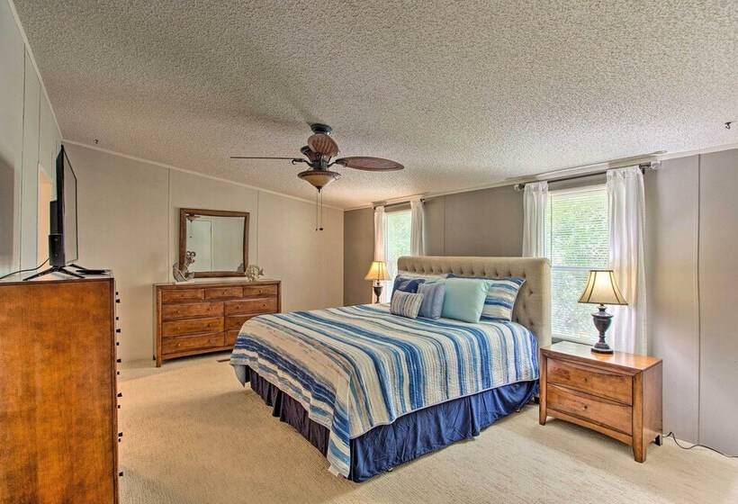 Lakefront Retreat W/ Dock, Bar Hut & Fireplace!