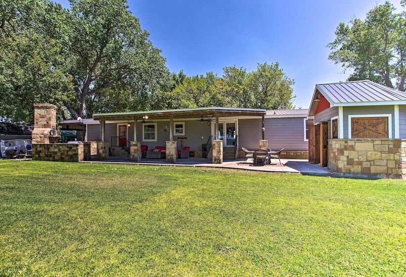 Lakefront Retreat W/ Dock, Bar Hut & Fireplace!