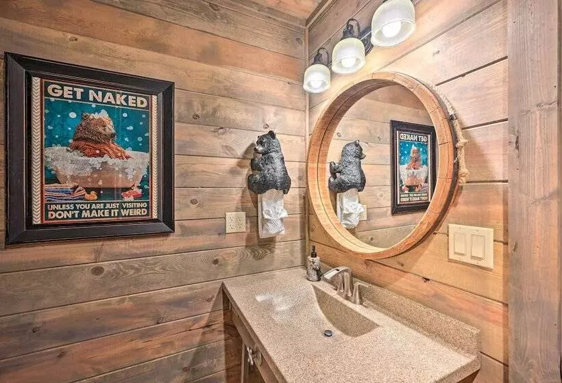 Luxe Broken Bow Cabin W/ Tesla Charging Station