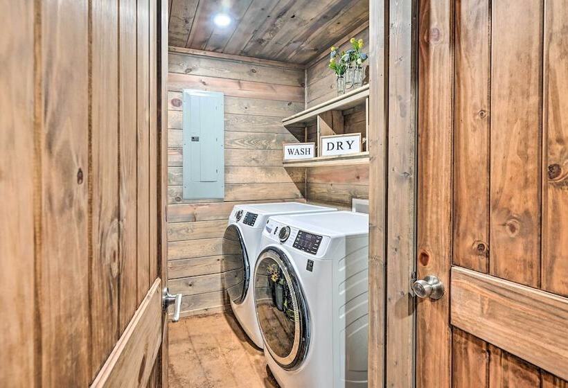 Luxe Broken Bow Cabin W/ Tesla Charging Station