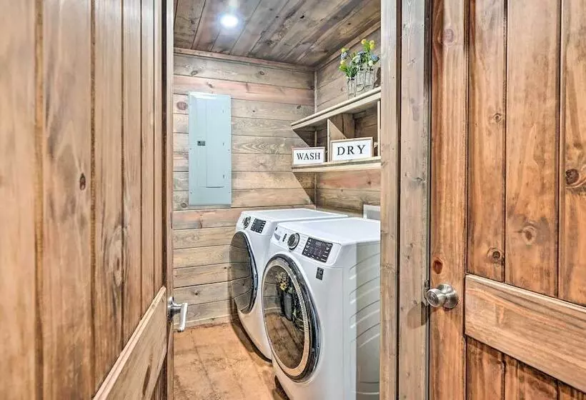 Luxe Broken Bow Cabin W/ Tesla Charging Station