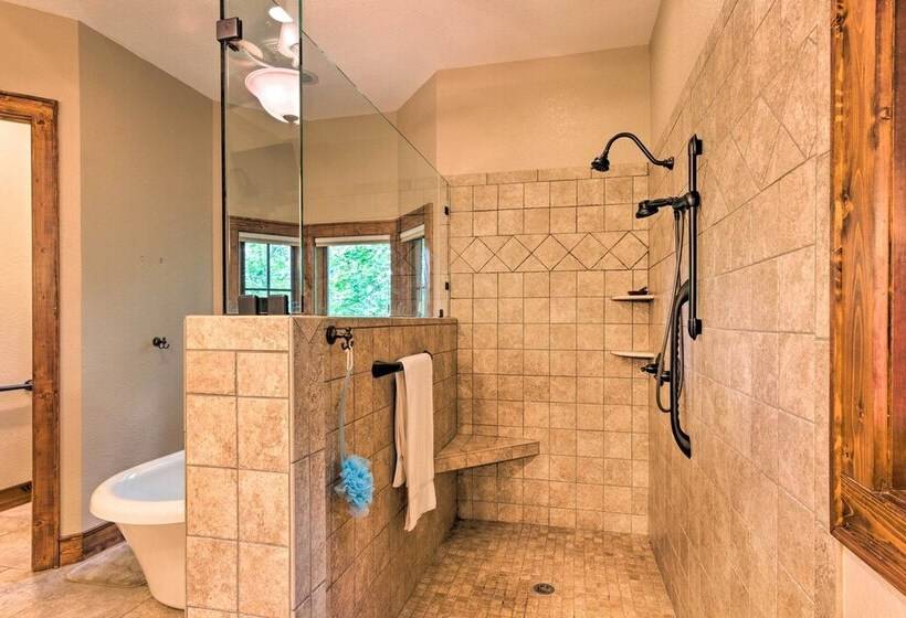 Grand Retreat In Bear Lake Reserve W/ Scenic Decks