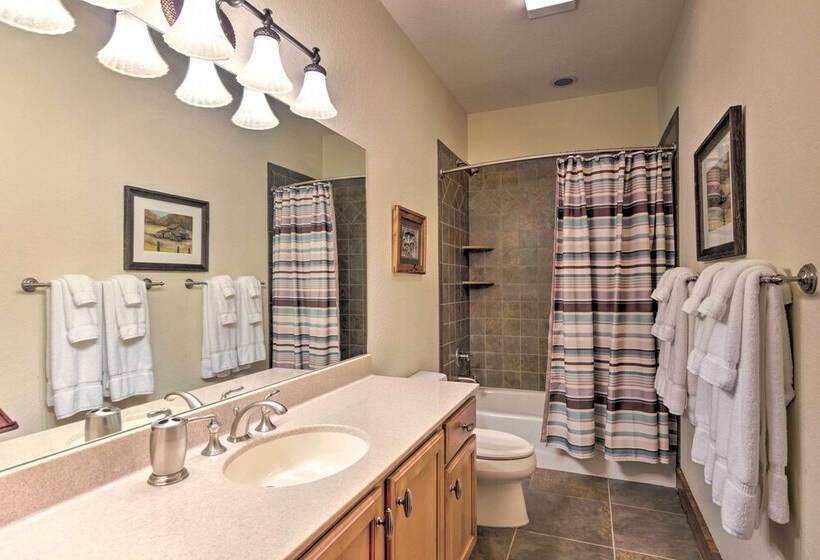 Grand Retreat In Bear Lake Reserve W/ Scenic Decks