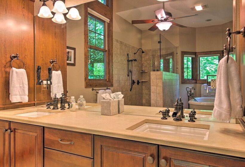 Grand Retreat In Bear Lake Reserve W/ Scenic Decks