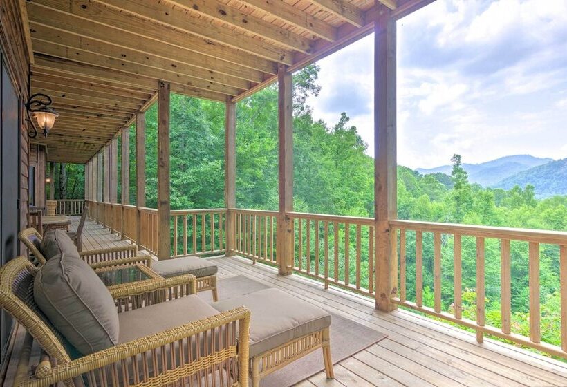 Grand Retreat In Bear Lake Reserve W/ Scenic Decks