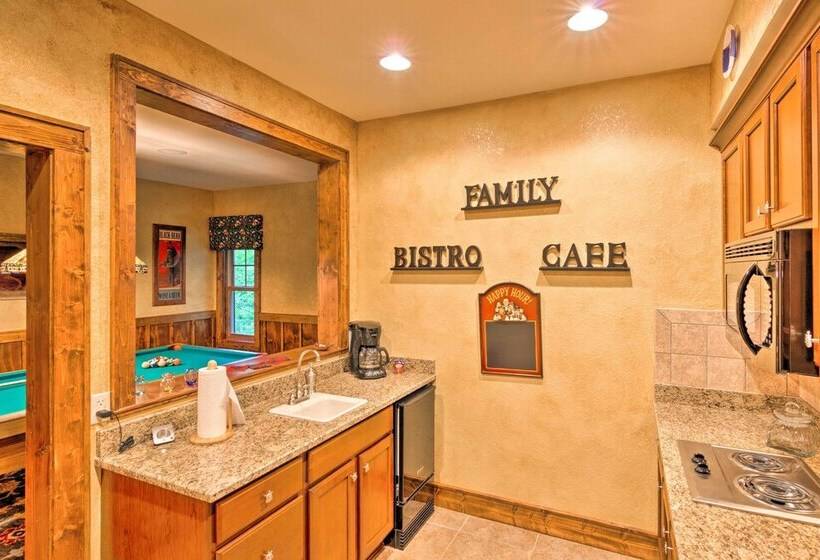 Grand Retreat In Bear Lake Reserve W/ Scenic Decks