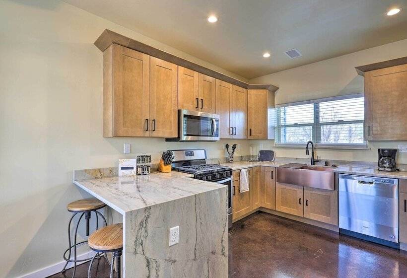 Modern Retreat: 3 Blocks To Dtwn Williams + Rte 66