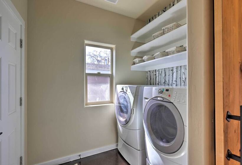 Modern Retreat: 3 Blocks To Dtwn Williams + Rte 66