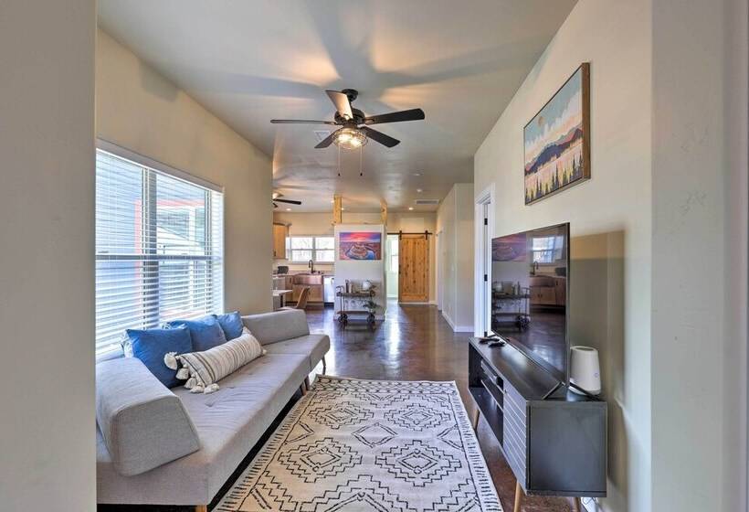 Modern Retreat: 3 Blocks To Dtwn Williams + Rte 66